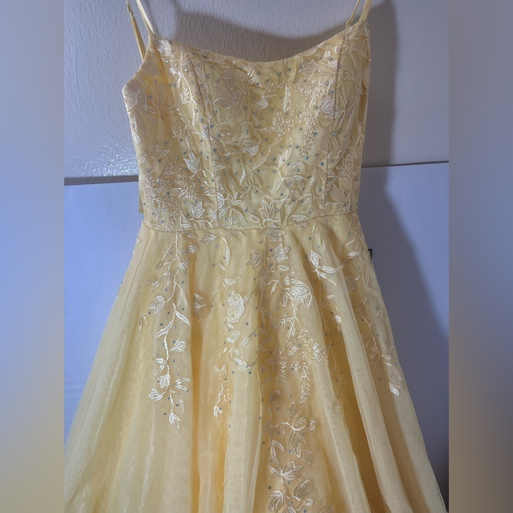 Say Yes Juniors' Embellished Lace-Up Mesh Gown - Picture 5 of 10